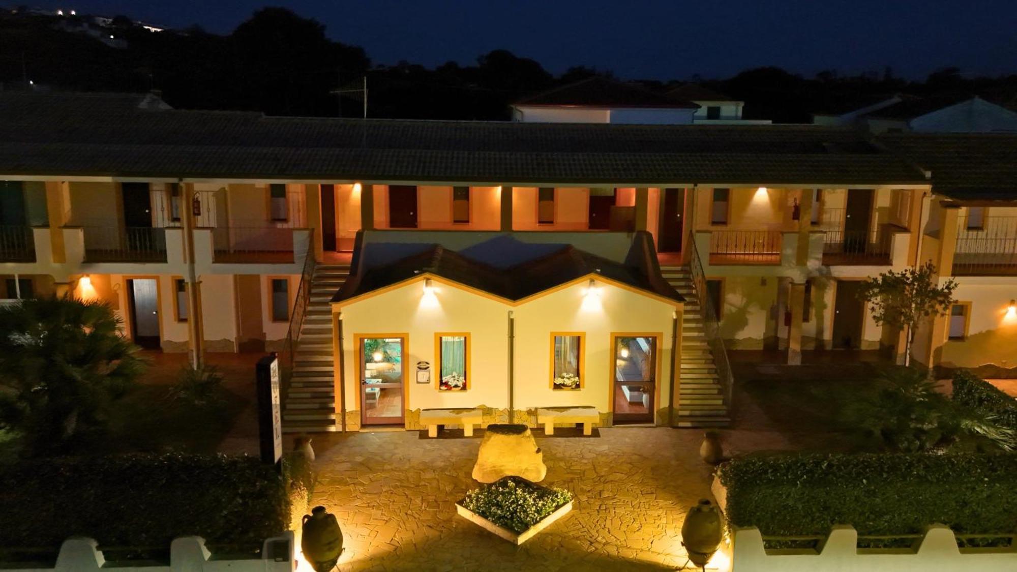 Hotel Le Sabbie Calasetta Exterior photo